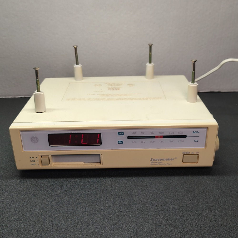 GE Spacemaker Radio Cassette Player Kitchen OS Cream 7-4262A Vintage Cabinet